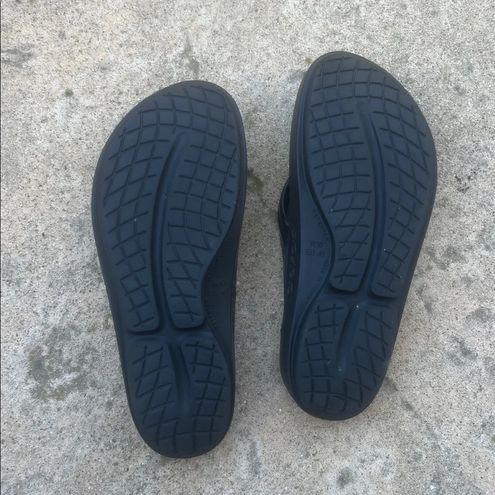 OOFOS OOlala Black Flip Flop Thongs Women's Size 10